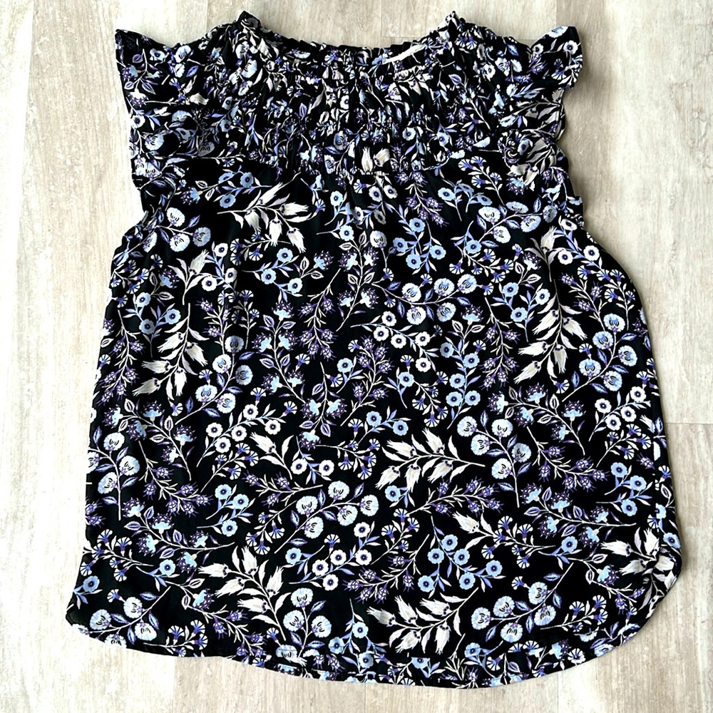 NWOT Yoked Floral Flutter Sleeve Blouse